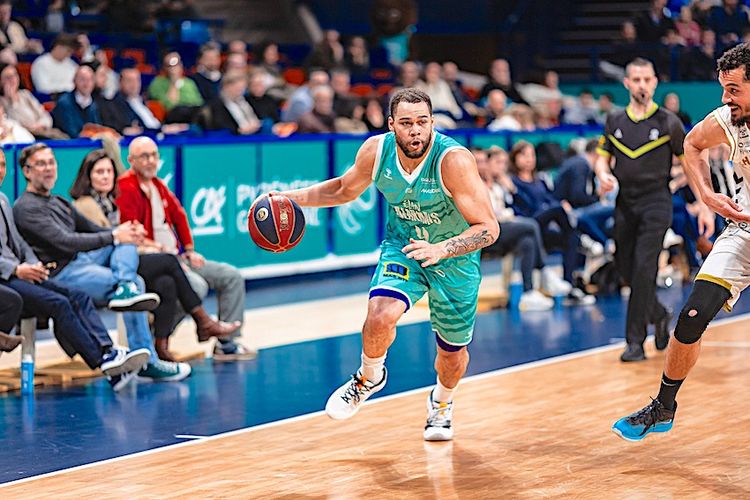 BALLE ORANGE - Pau se réveille. Basket Landes assomme Tarbes